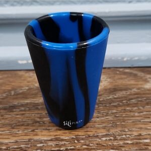 NWOT RETIRED Silipint 1.5 oz Blue Black Swirls Silishot Silicone Shot Glass